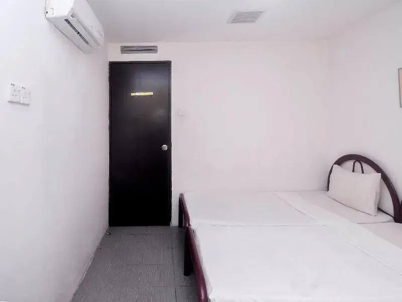 Economy Family room