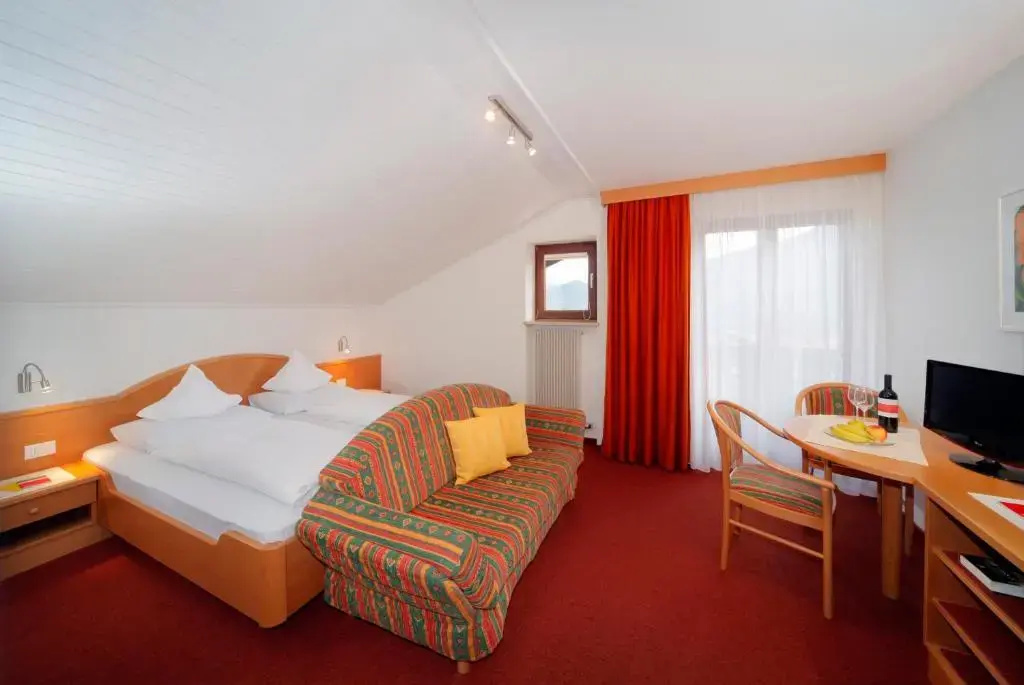 Standard Double room with garden view (full double bed)