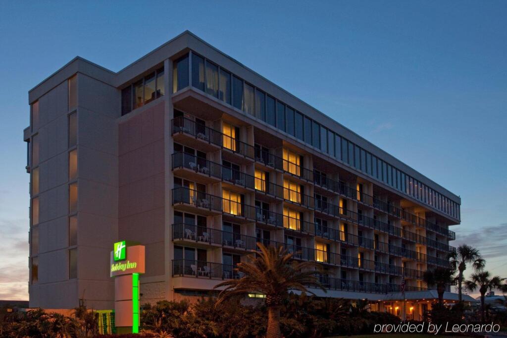 Cirque St. Armands Beachside by null