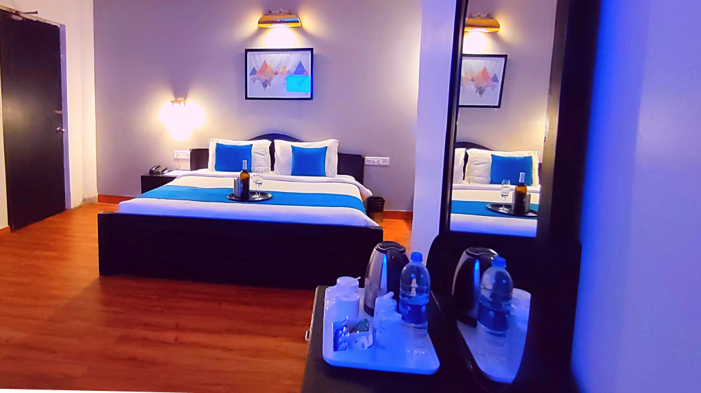 Deluxe Double room (full double bed)
