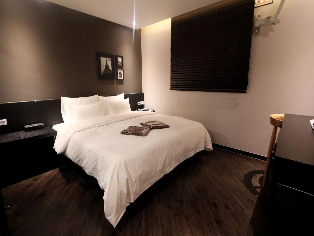 Standard Double room (full double bed)