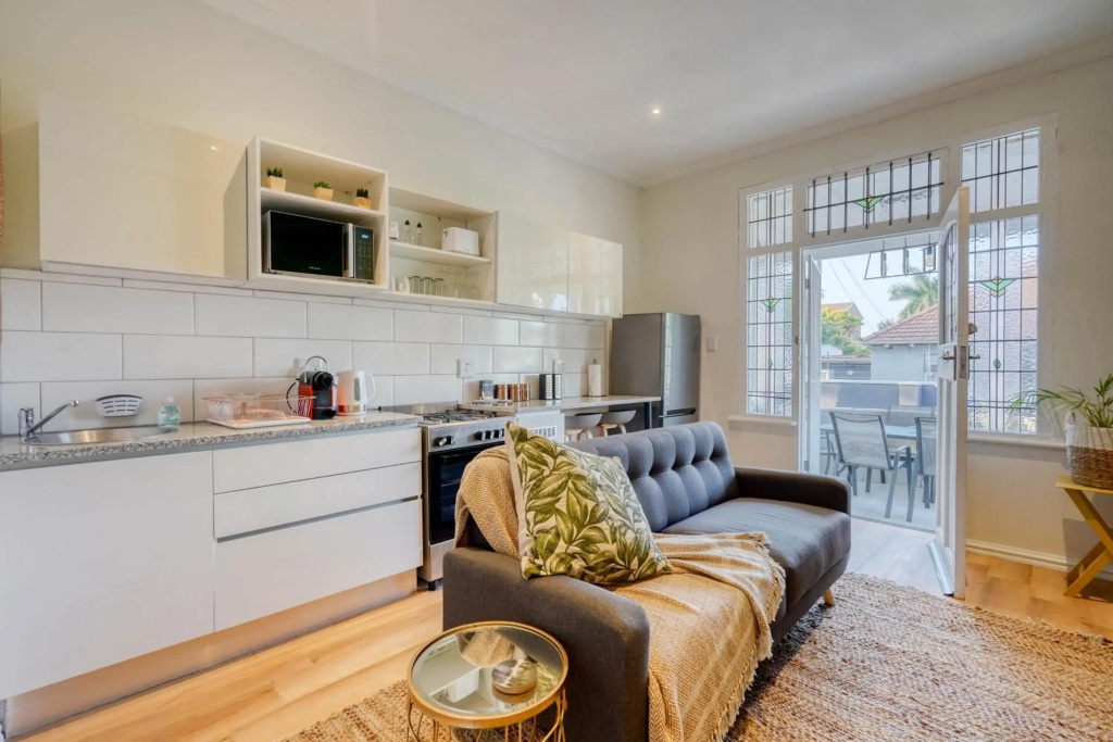 Hampton Collection - Charming 5 Sleeper Apartment with Pool — фото 4
