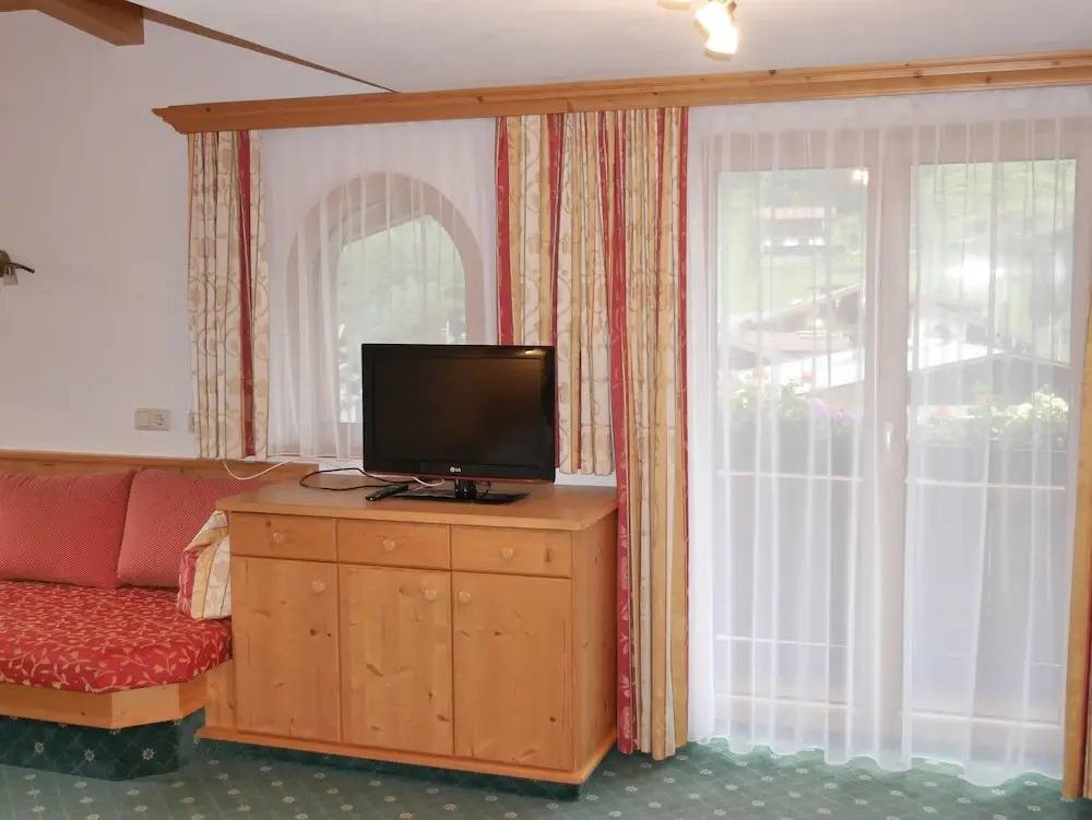 Double Suite full double bed