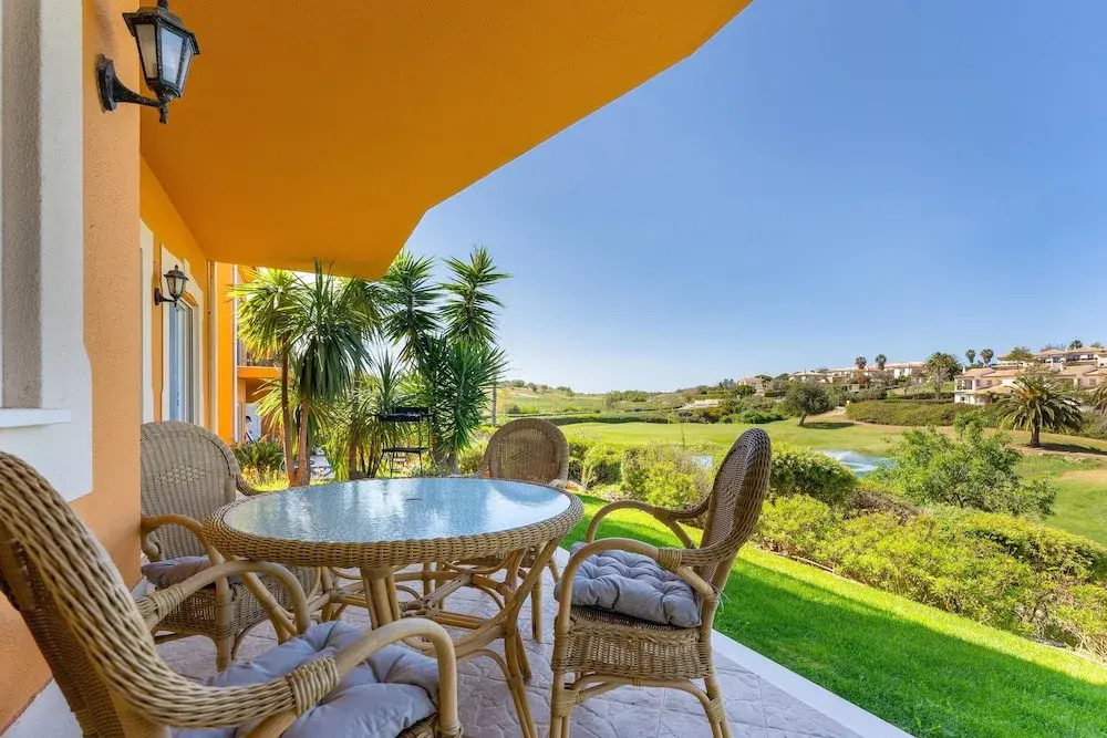 Lakeview Private Garden & Pool
