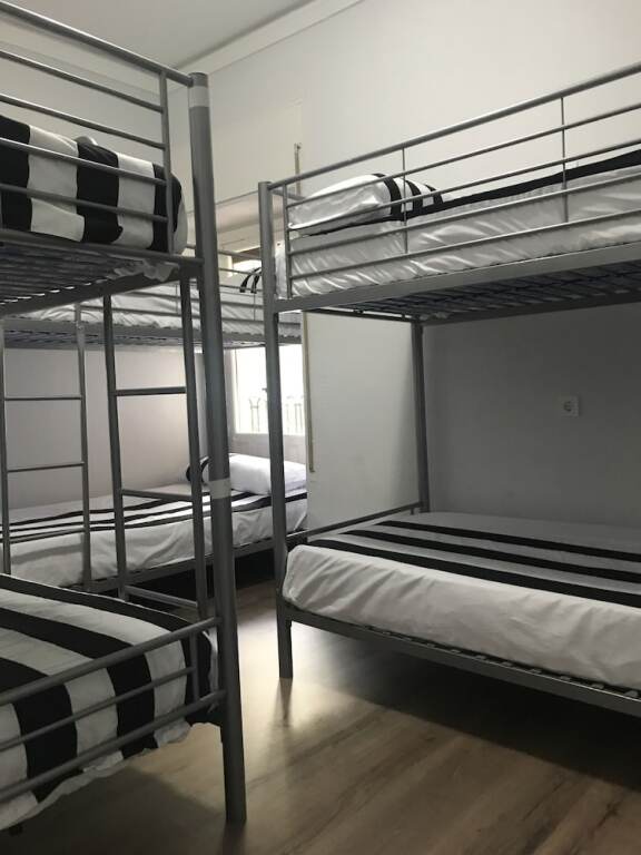 Кровать в общем номере в JMG Hostel Madrid