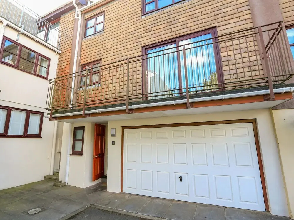 4 Rosemount Court