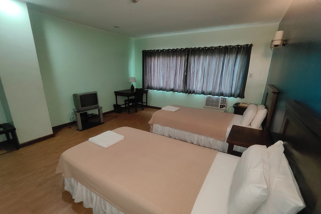 Oftana Suites Cebu near Oakridge — 3