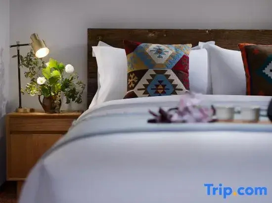 Deluxe Suite with garden view