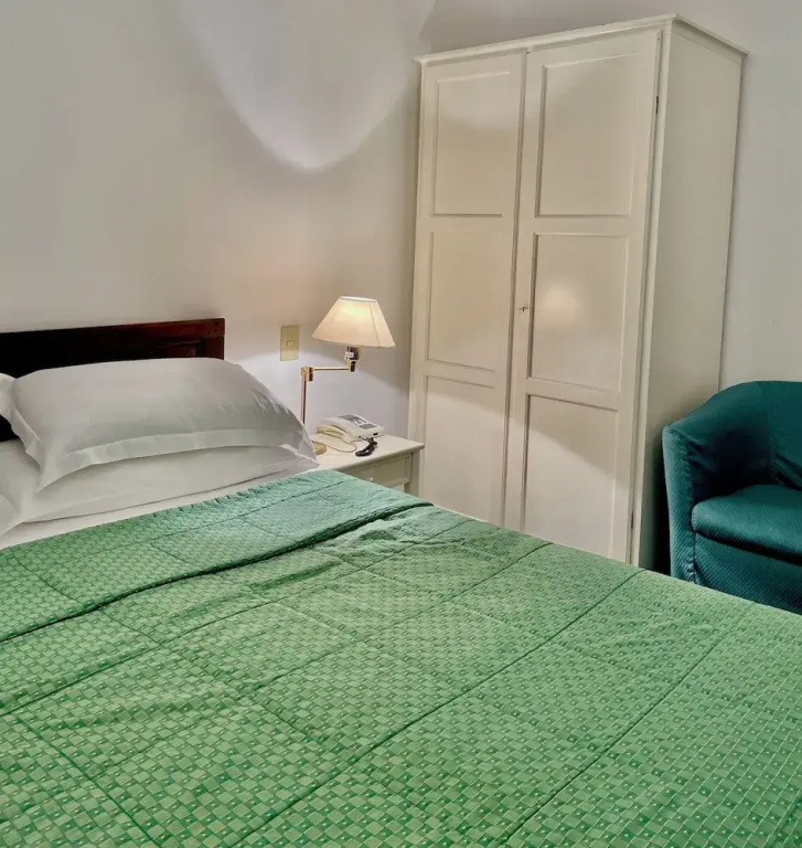 Classic Double room with balcony (full double bed)
