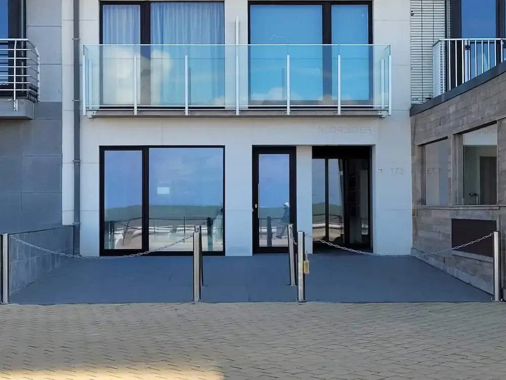 Seafront Apartment With Terrace on Zeedijk