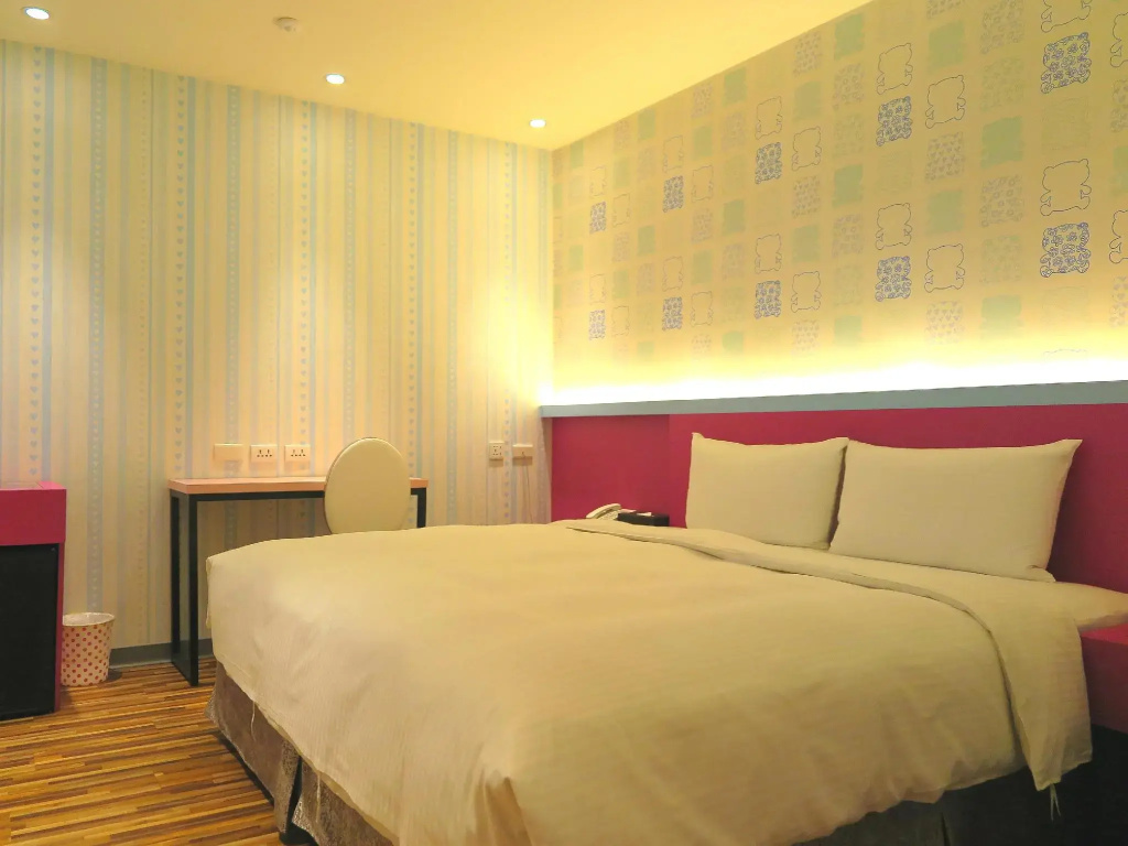 Deluxe Double room (full double bed)