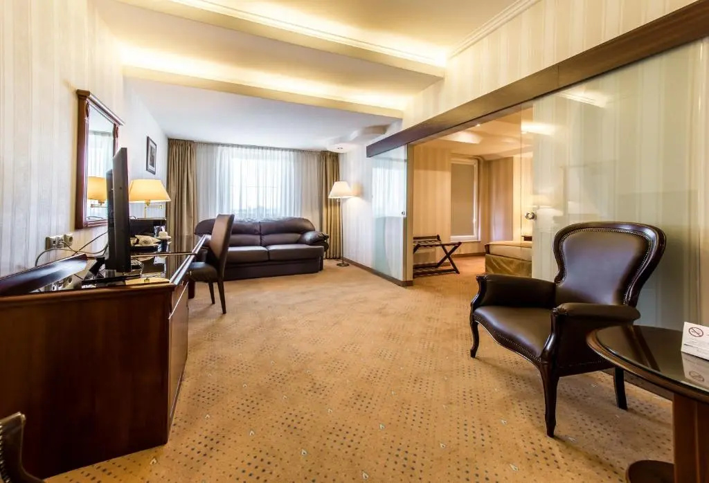 Double Suite (full double bed)