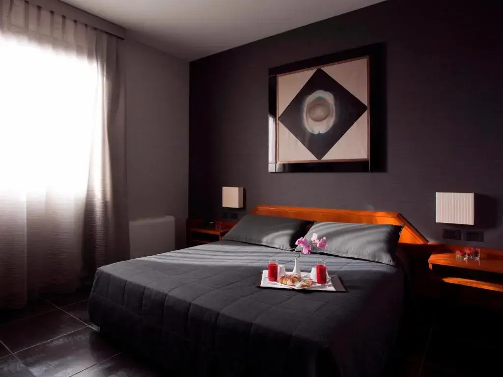 Standard Double room (full double bed)