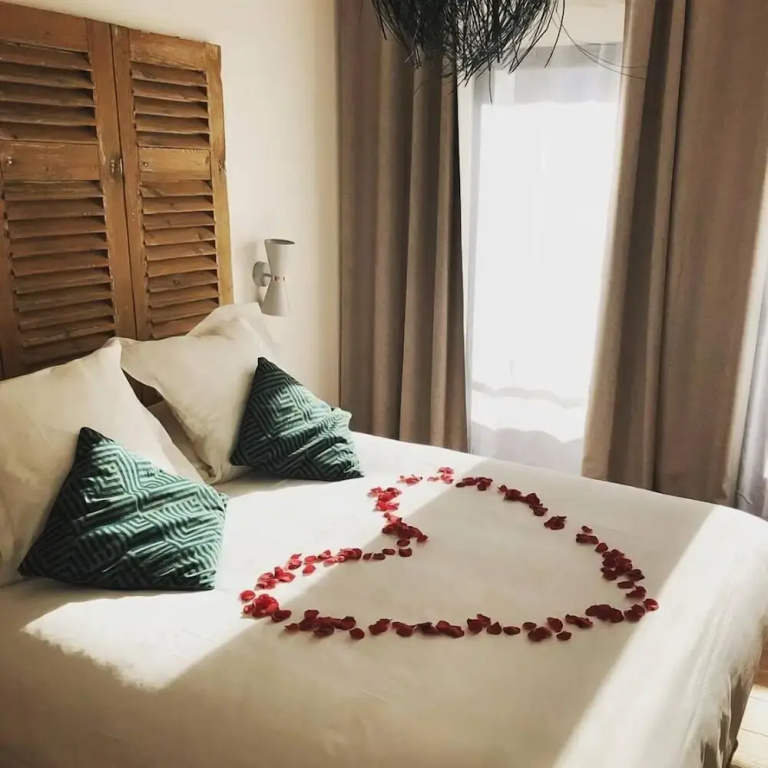 Standard Double room with balcony (full double bed)