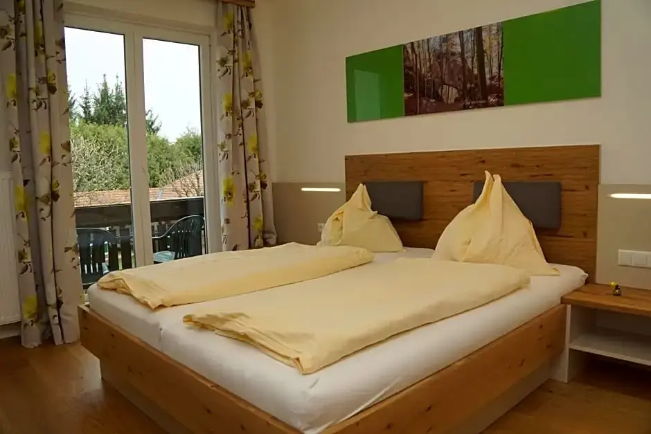 Deluxe Double room with balcony (full double bed)