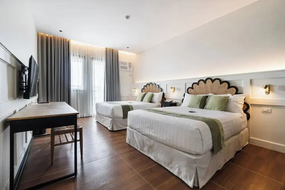 Deluxe Double room with balcony (full double bed)