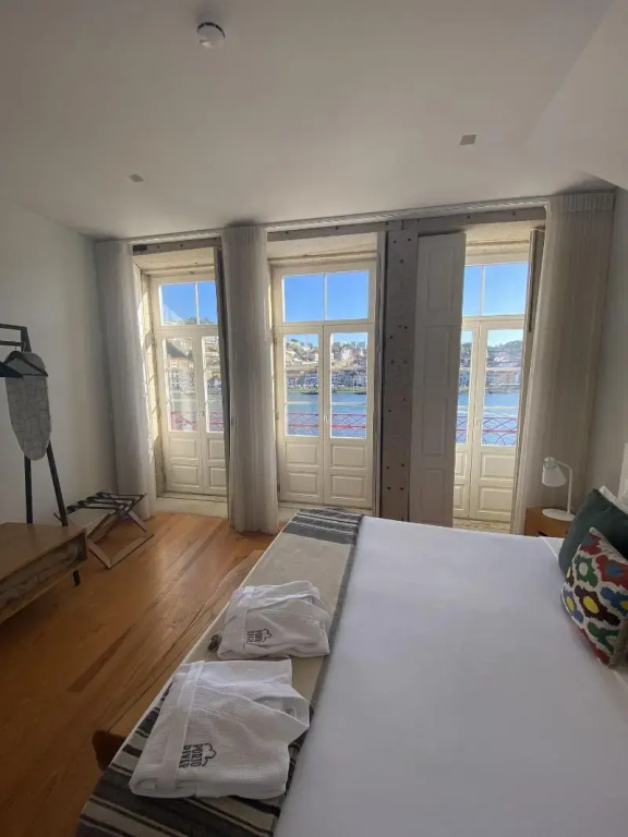 Apartment with balcony and with river view