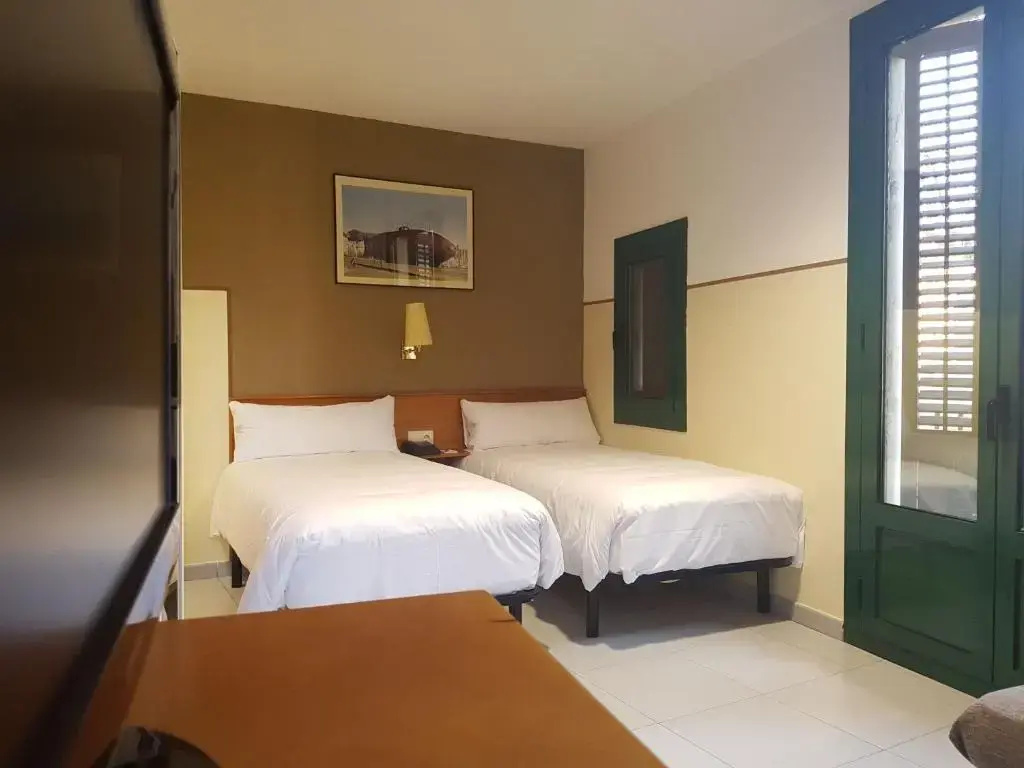 Standard Double room with balcony (twin beds)