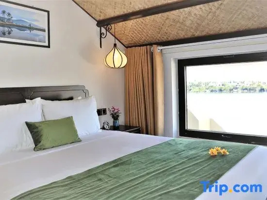 Deluxe Apartment with river view