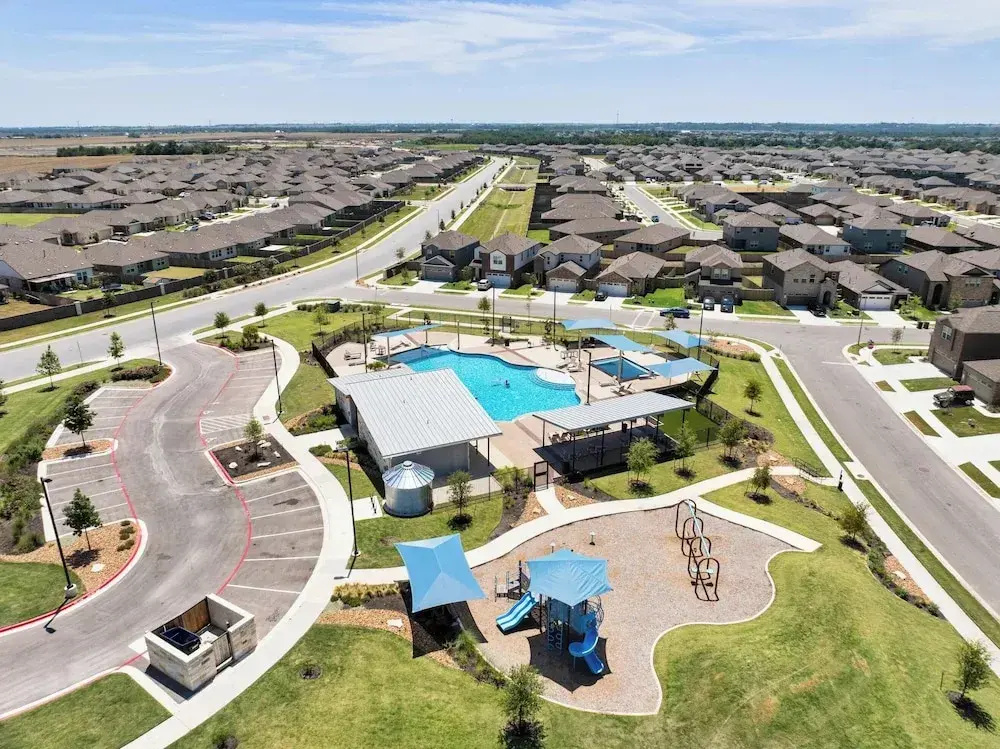 Charming 4BR Spacious Backyard in Hutto