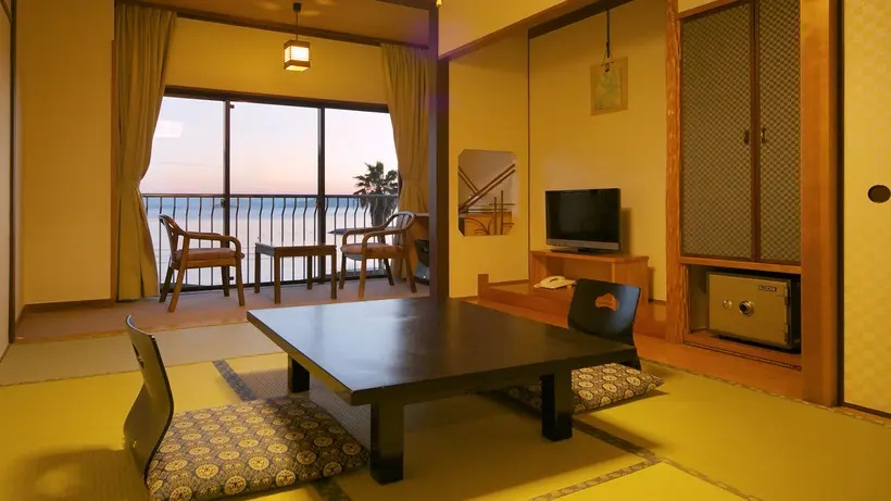 Standard room with balcony and oceanfront