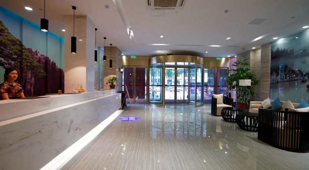 Lobby & Reception