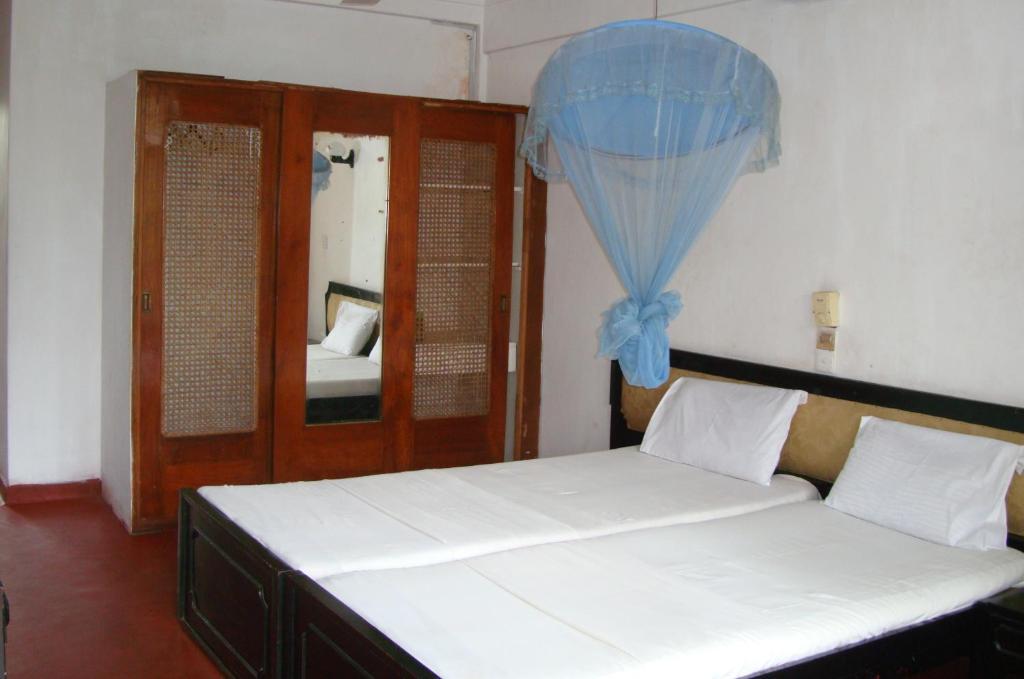 Topaz Beach Hotel