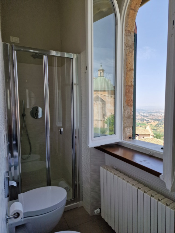 Standard Double room with city view (full double bed)