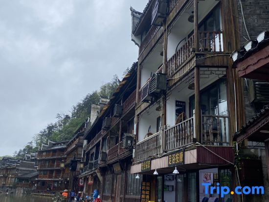 Manshan Su · Jiangjing Homestay (Fenghuang Ancient Town Branch)
