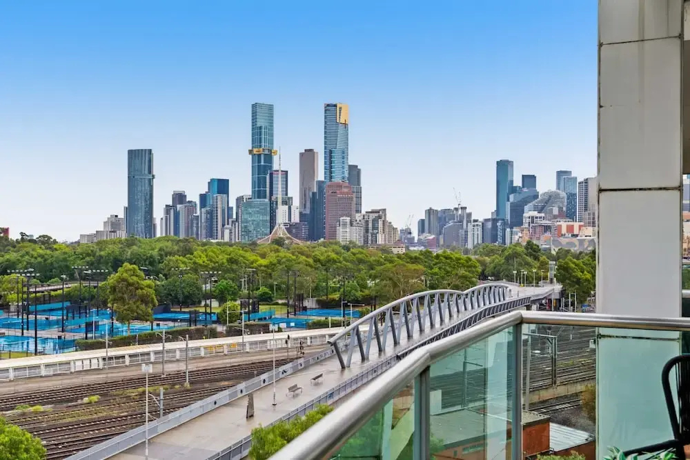 Spacious 3-bed Apartment by the MCG