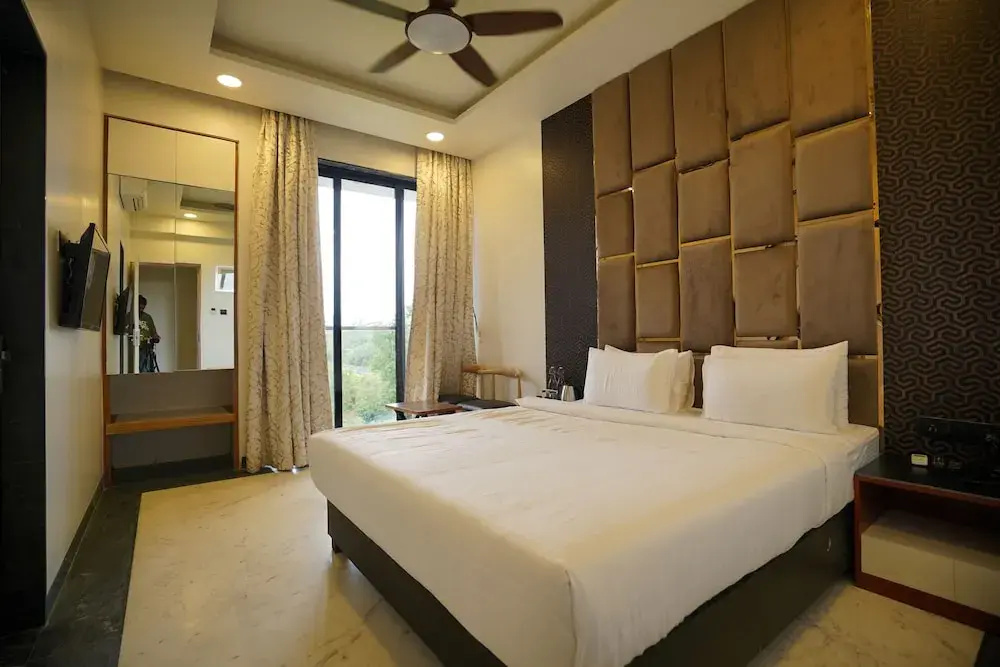 Premium Double room with balcony (full double bed)