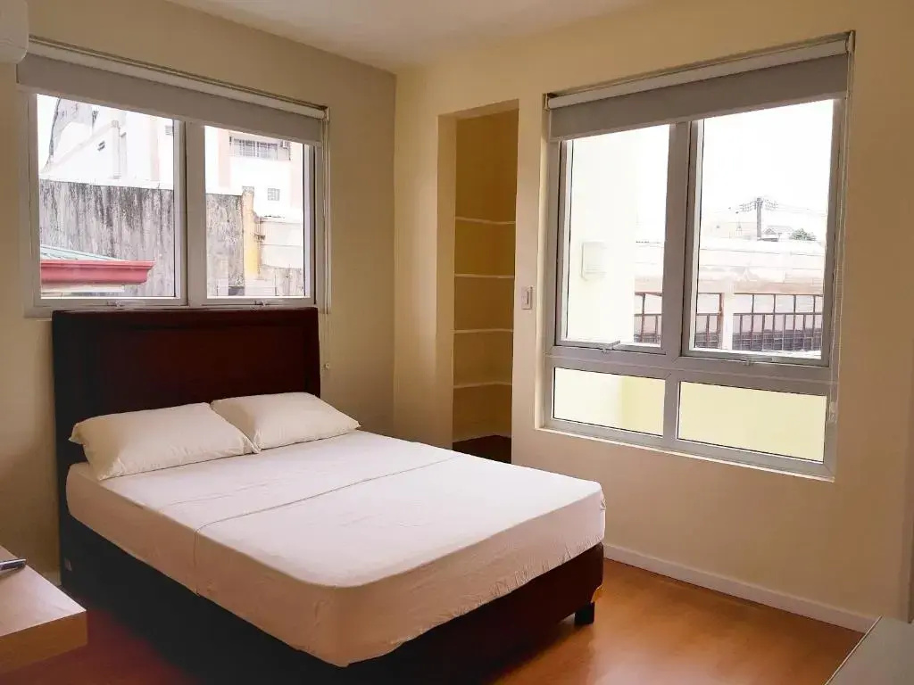 Standard Double room with balcony (full double bed)