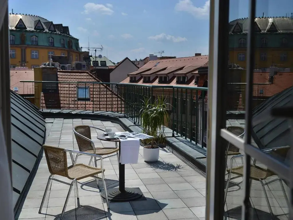 Standard Double room with city view (full double bed)