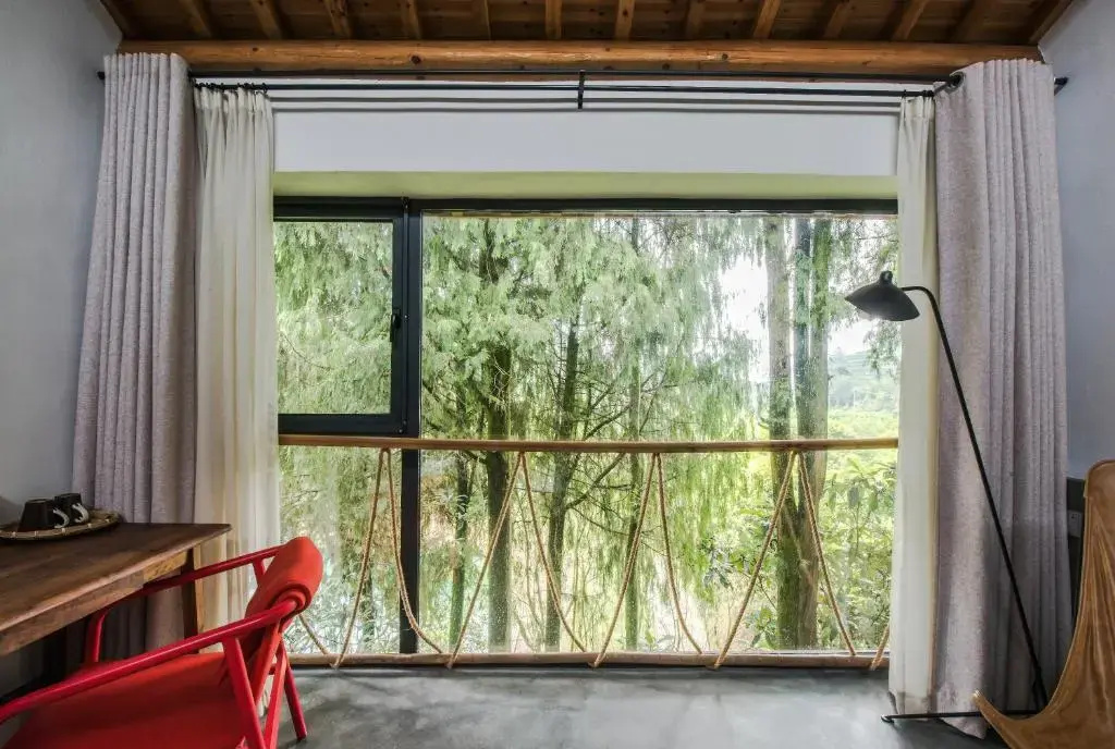 Standard Double room with lake view (full double bed)