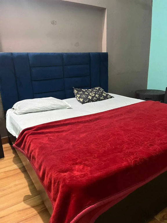 OYO 93687 Hotel Galaxy Red Inn