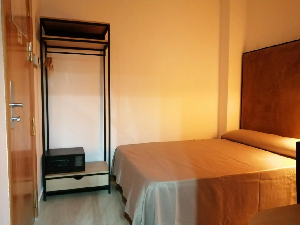 Universal Hotel — 3