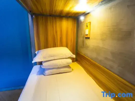Bed in Dorm (male dorm) (full double bed)