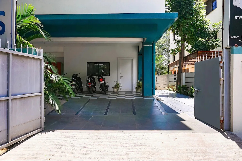 FabHotel Aura Homes