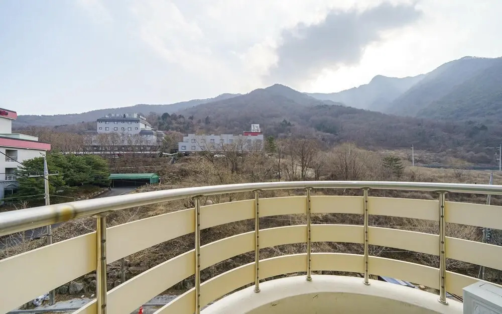 Ulsan Yeongnam Alps Sandia Oncheon