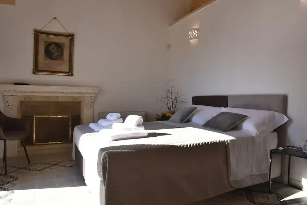 Superior Double room with balcony (full double bed)