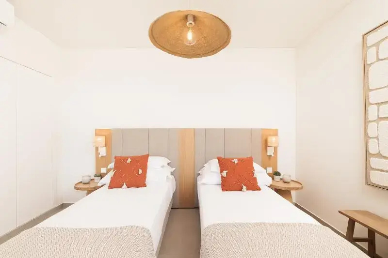 2 Bedrooms Suite with balcony