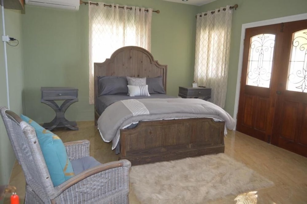 Marvettes Hideaway — 4