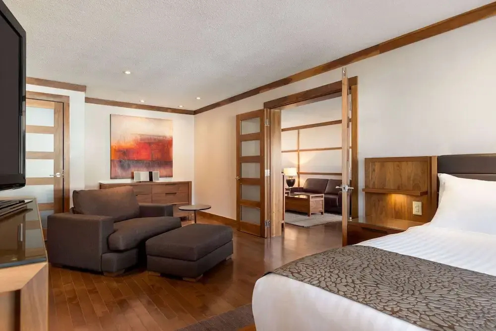 Double Suite (full double bed)