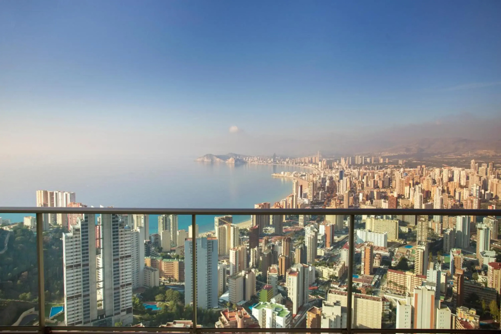 Skyscraper apartment with panoramic views - floor 38