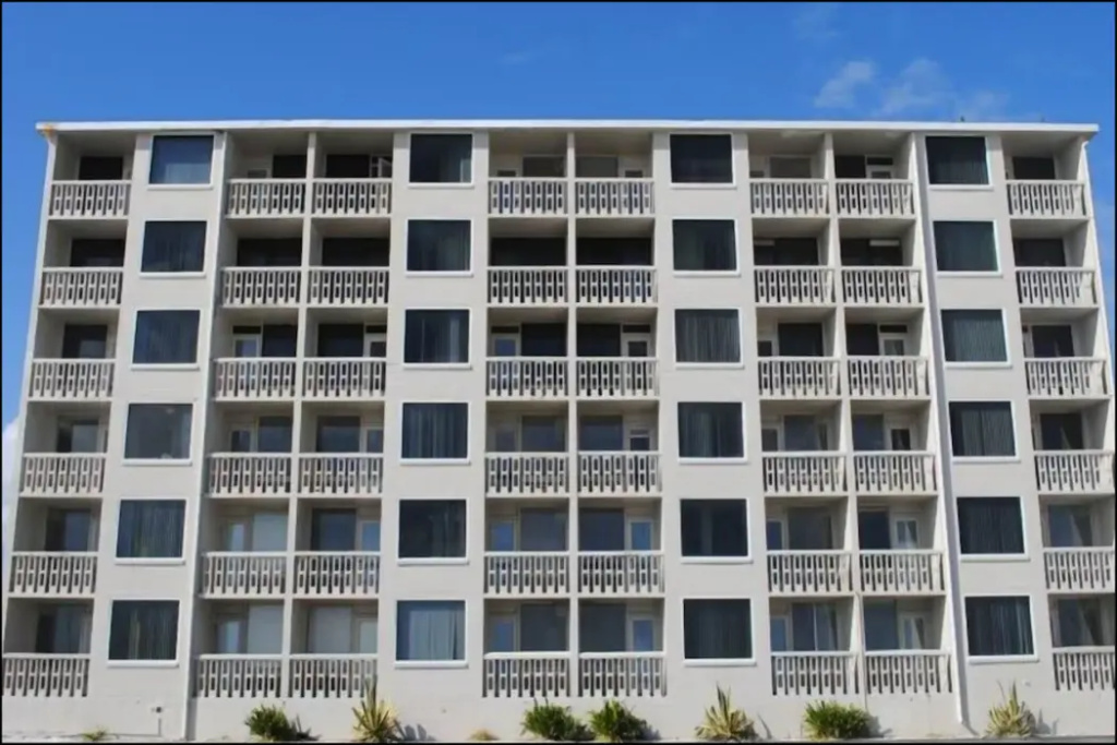 Howard Johnson by Wyndham Oceanfront Daytona Beach