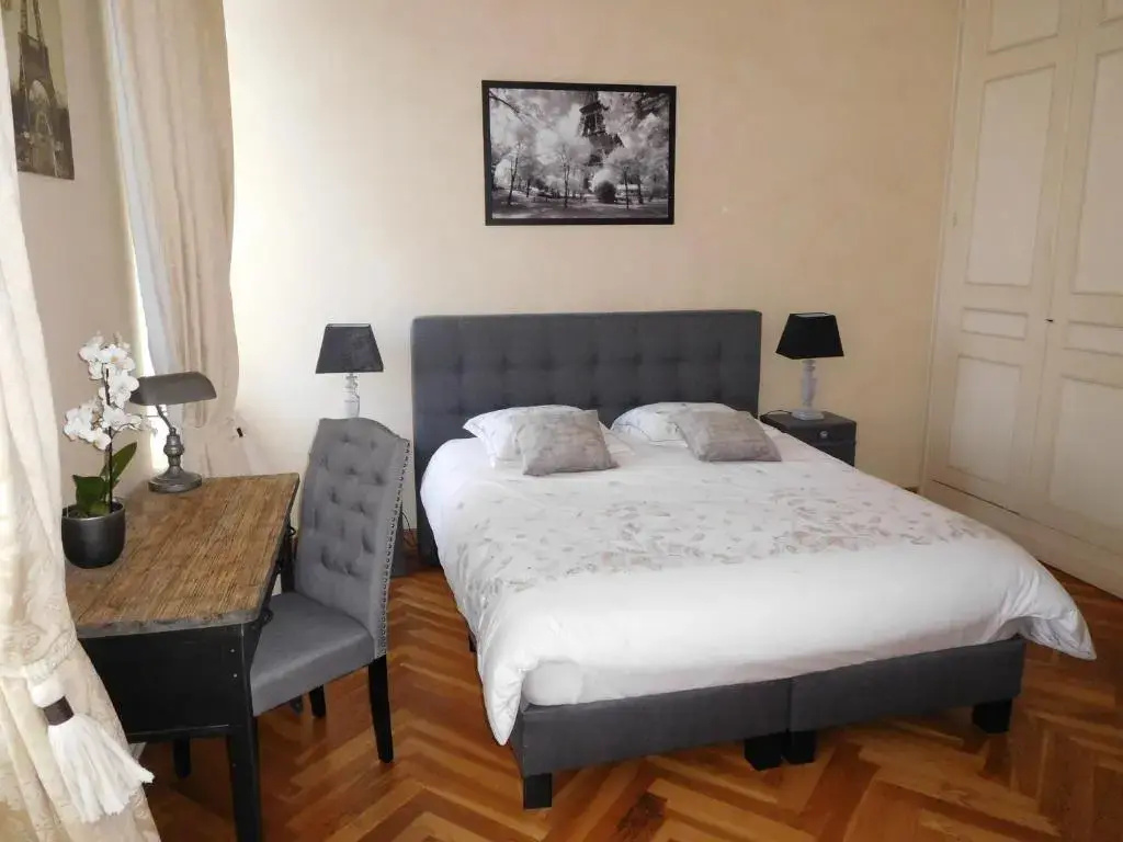 Standard Double room with garden view (full double bed)