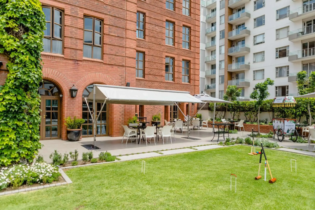 54 on Bath - фото 21