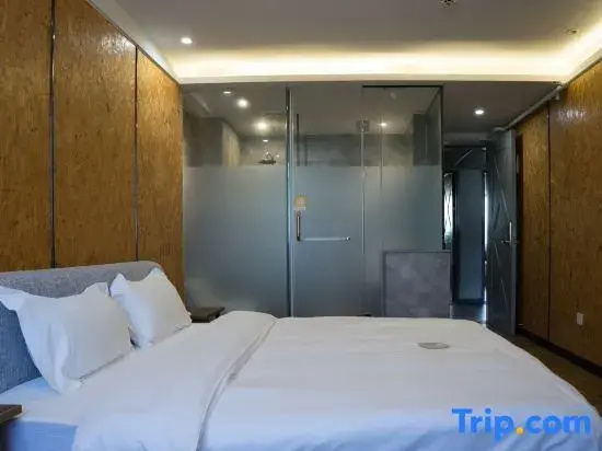Deluxe Double room (full double bed)