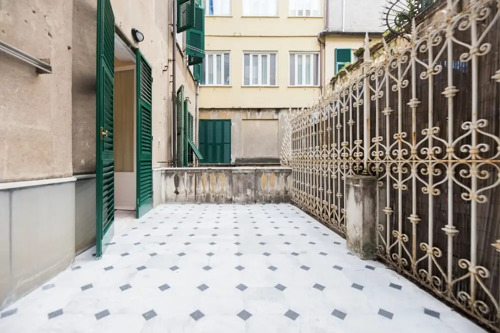 Airy 5BR Flat with Balcony - Old Town