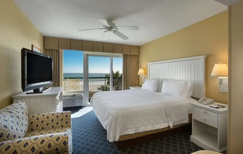 Kitchen Double room oceanfront (full double bed)